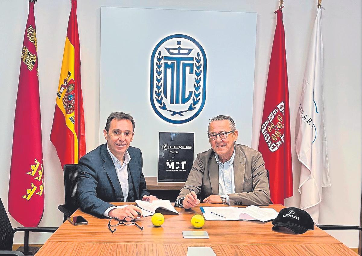 Representantes tras firmar el acuerdo