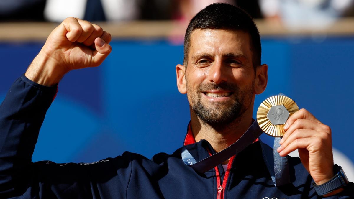 Djokovic con la medalla de oro conseguida en París 2024