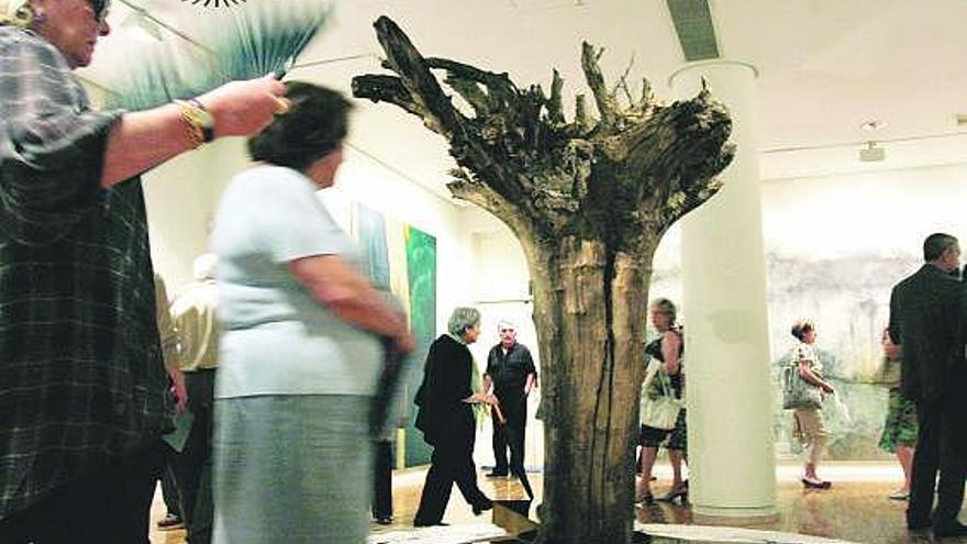 Una instalación de Ánxel Nava expuesta en la sala del Banco Herrero dentro de la colectiva «Norte».