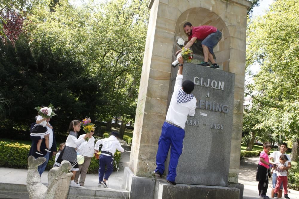 Homenaje a Fleming de los vecinos de Cimadevilla