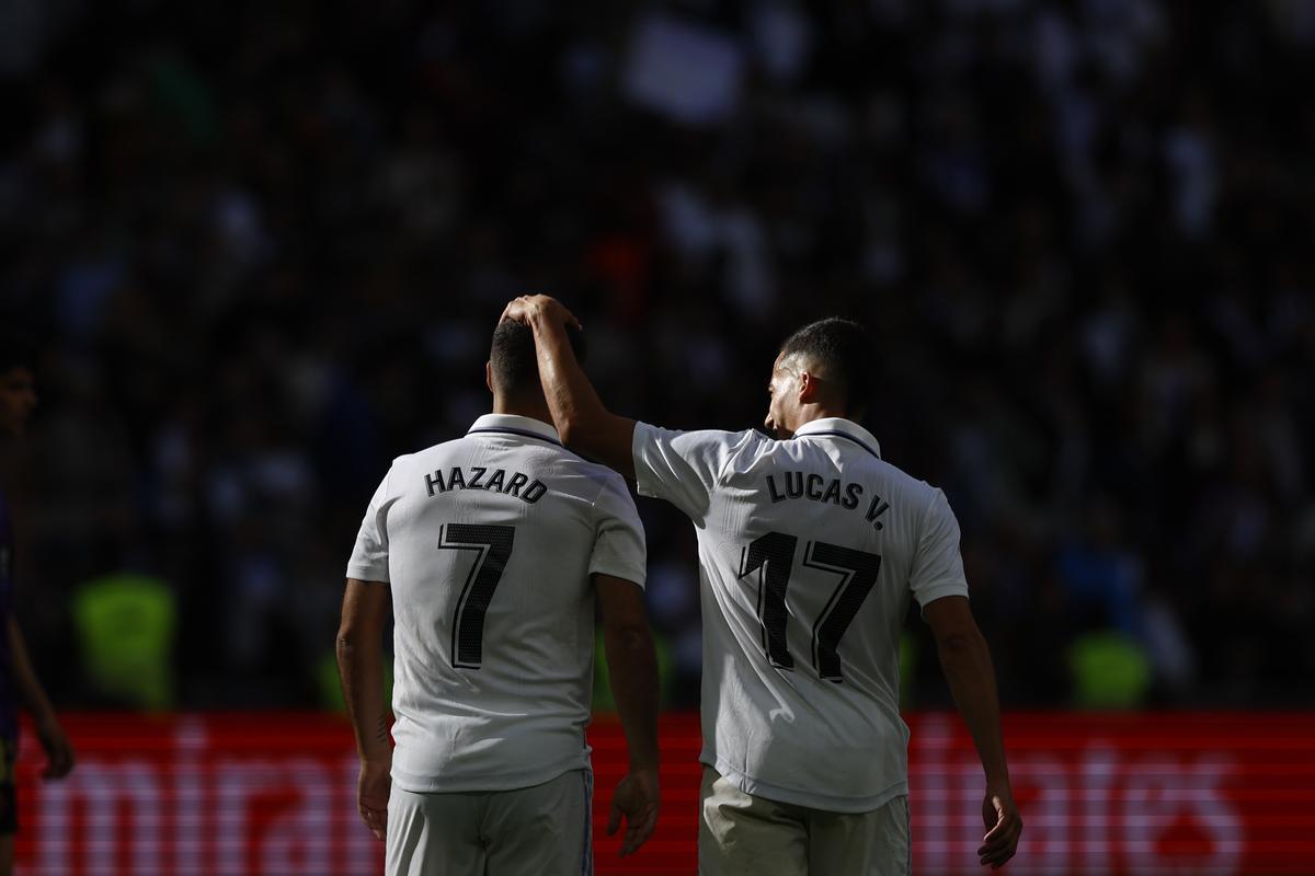 Lucas Vázquez agradece a Hazard su asistencia. 