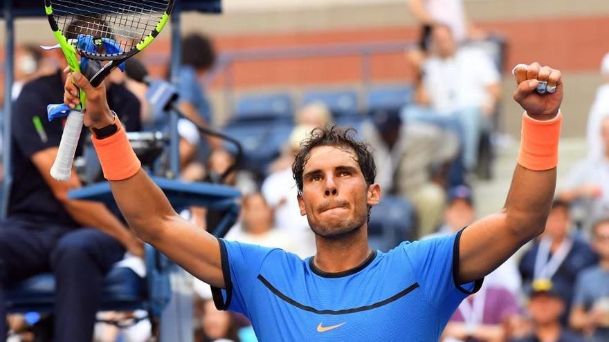 Nadal celebra la victoria contra Istomin en su debut en el Abierto de Estados Unidos.