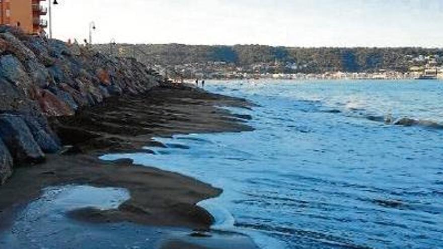 Cap solució per a la platja dels Griells