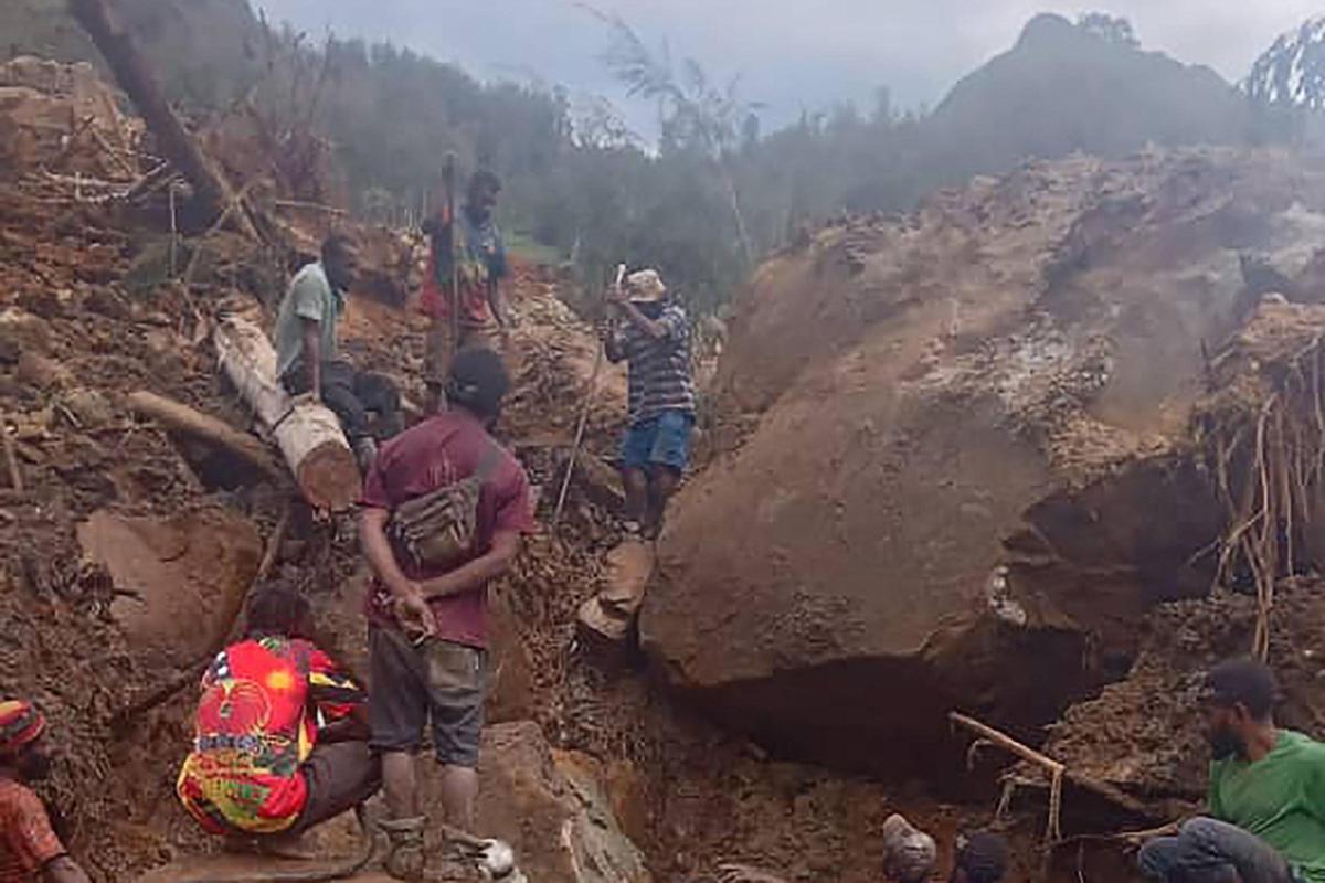 Dos mil personas enterradas en un deslizamiento de tierra en Papúa Nueva Guinea