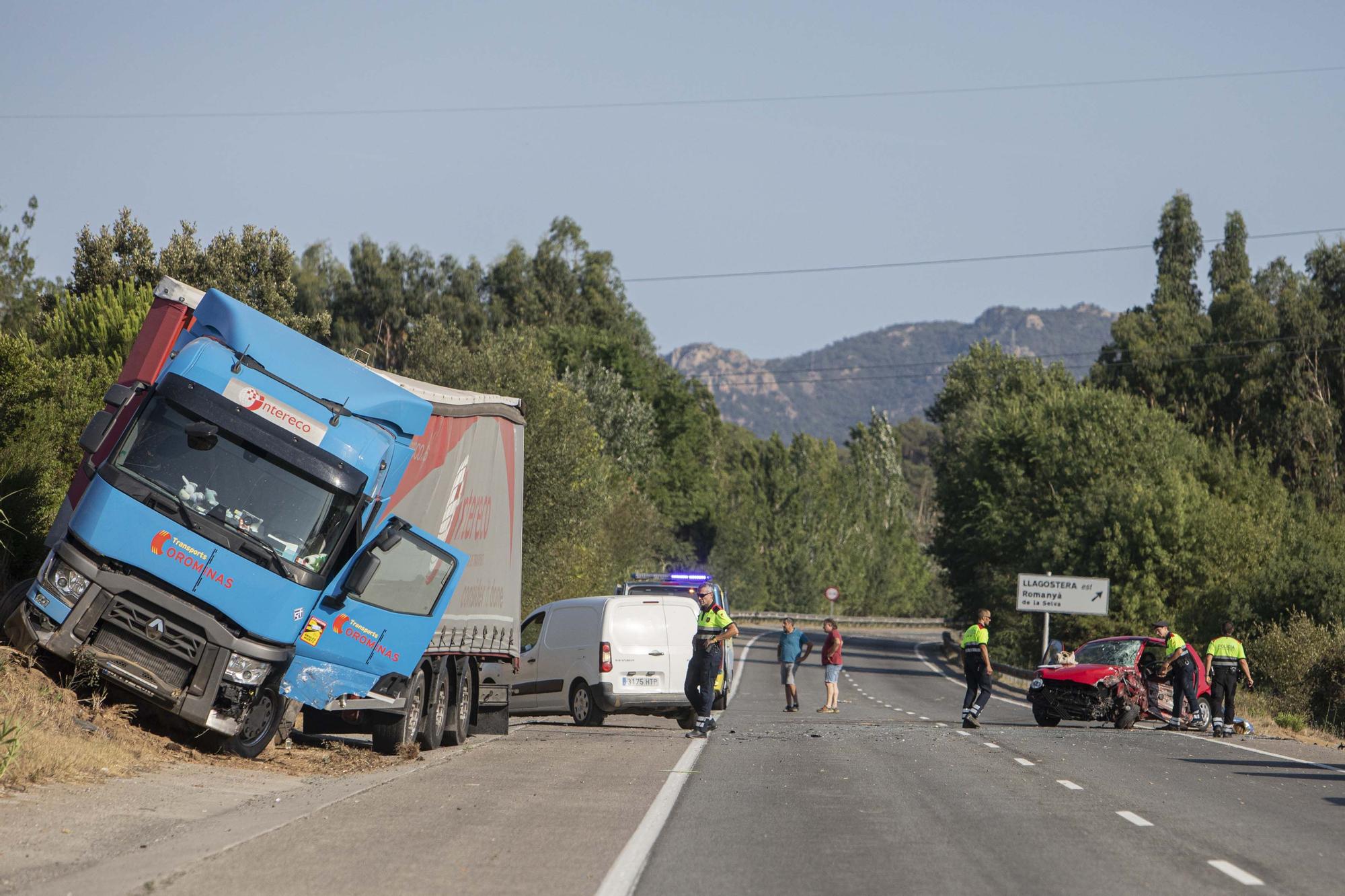 Mor la conductora d'un turisme després de xocar amb un camió a Llagostera
