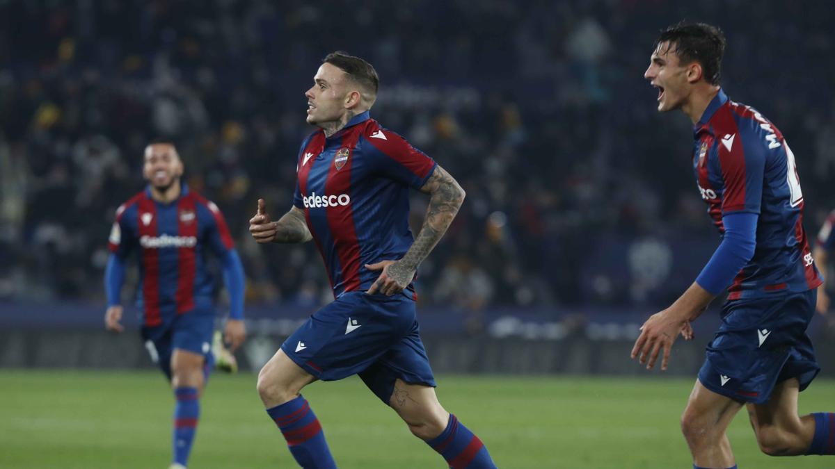 Las Imágenes del Derbi entre Levante UD y Valencia CF en el Ciutat