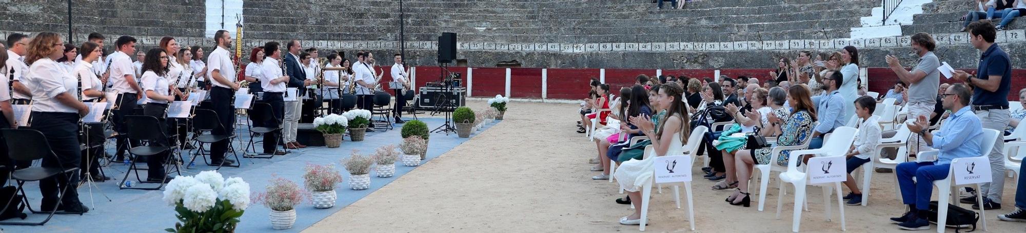 Bocairent recibe a Nerea y la corte a los sones de "Nerea"