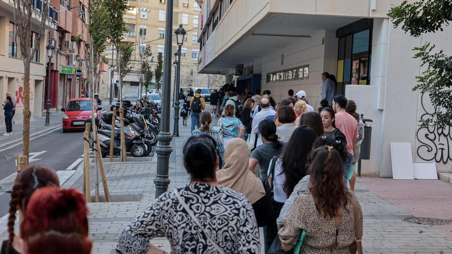 Escuela de Idiomas de Alicante: más de 250 alumnos sin clase por la falta de profesores de inglés y japonés