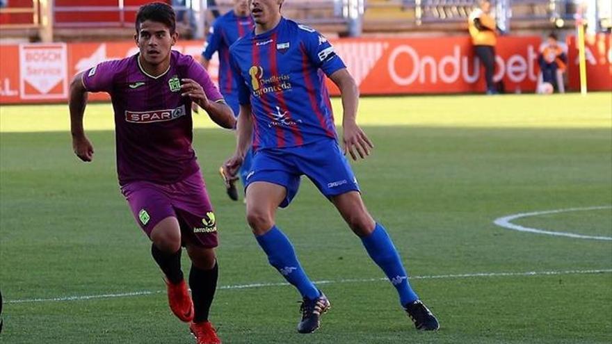 El Extremadura defiende liderato por primera vez ante el Real Murcia