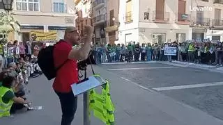 "¡Ni nos vendemos ni nos callarán!": El profesorado de la Safor expresa en Gandia su indignación  en el cuarto día de la huelga