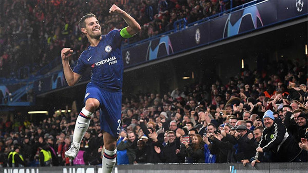 Azpilicueta adelantó al Chelsea con un gol de cabeza