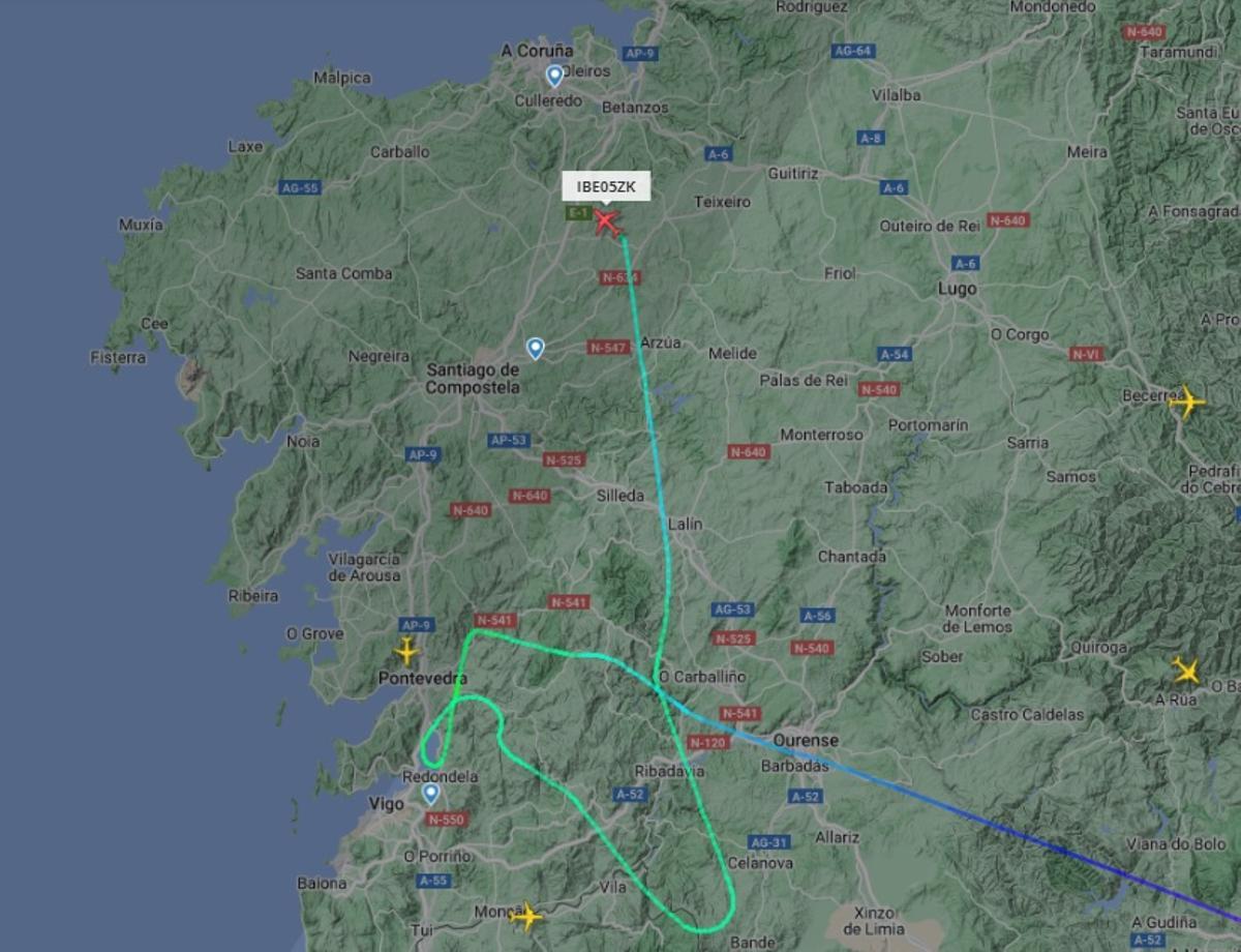 El Iberia procedente de Madrid se ha desviado hacia Santiago.