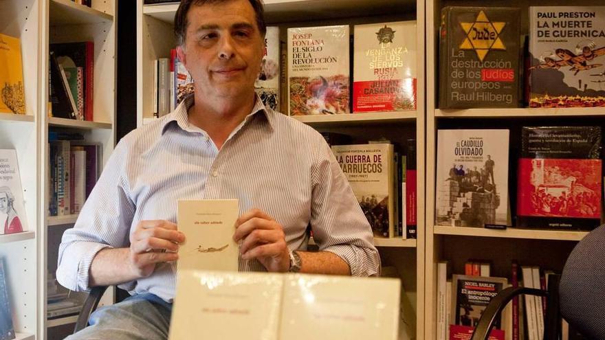 Fernando Mora habla en la Librería de Bolsillo del poemario &quot;Sin saber adónde&quot;