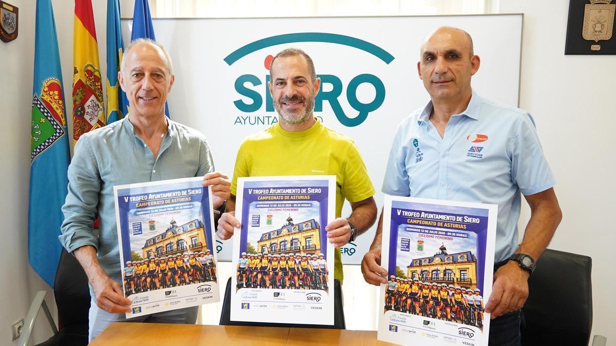 Por la izquierda, Jesús Abad, Ángel García y Paco Fuentes, en la presentación