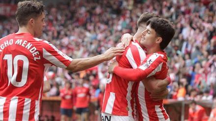 Resumen, goles y highlights del Sporting de Gijón 5 - 2 Andorra de la jornada 39 de LaLiga EA Sports