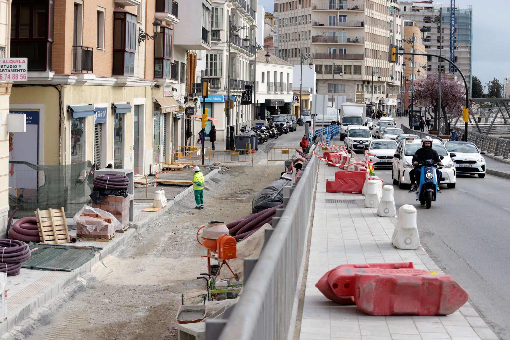 Aceleran los trabajos en la calle Carretería para llegar a Semana Santa