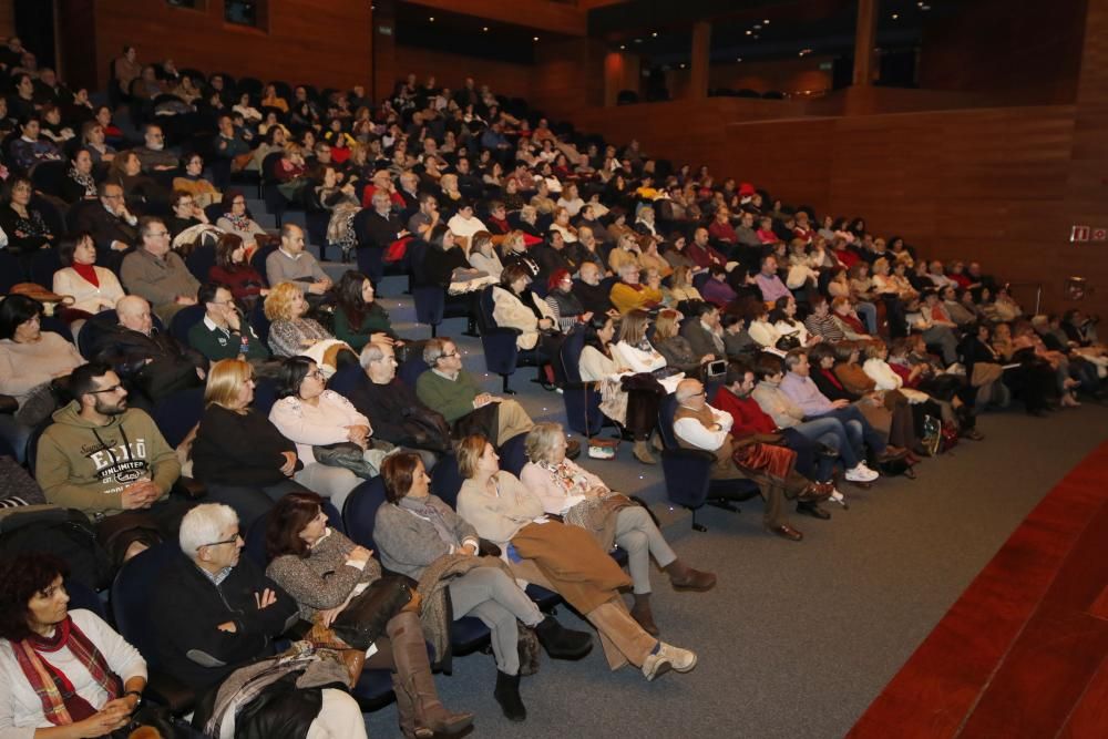 La conferencia de Urra reunió a gran número de asistentes // Alba Villar