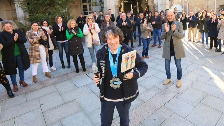 Acogida bienvenida a la atleta Ana Gómez en Porriño, tras completar la maratón de Tokio.   | // D.P.