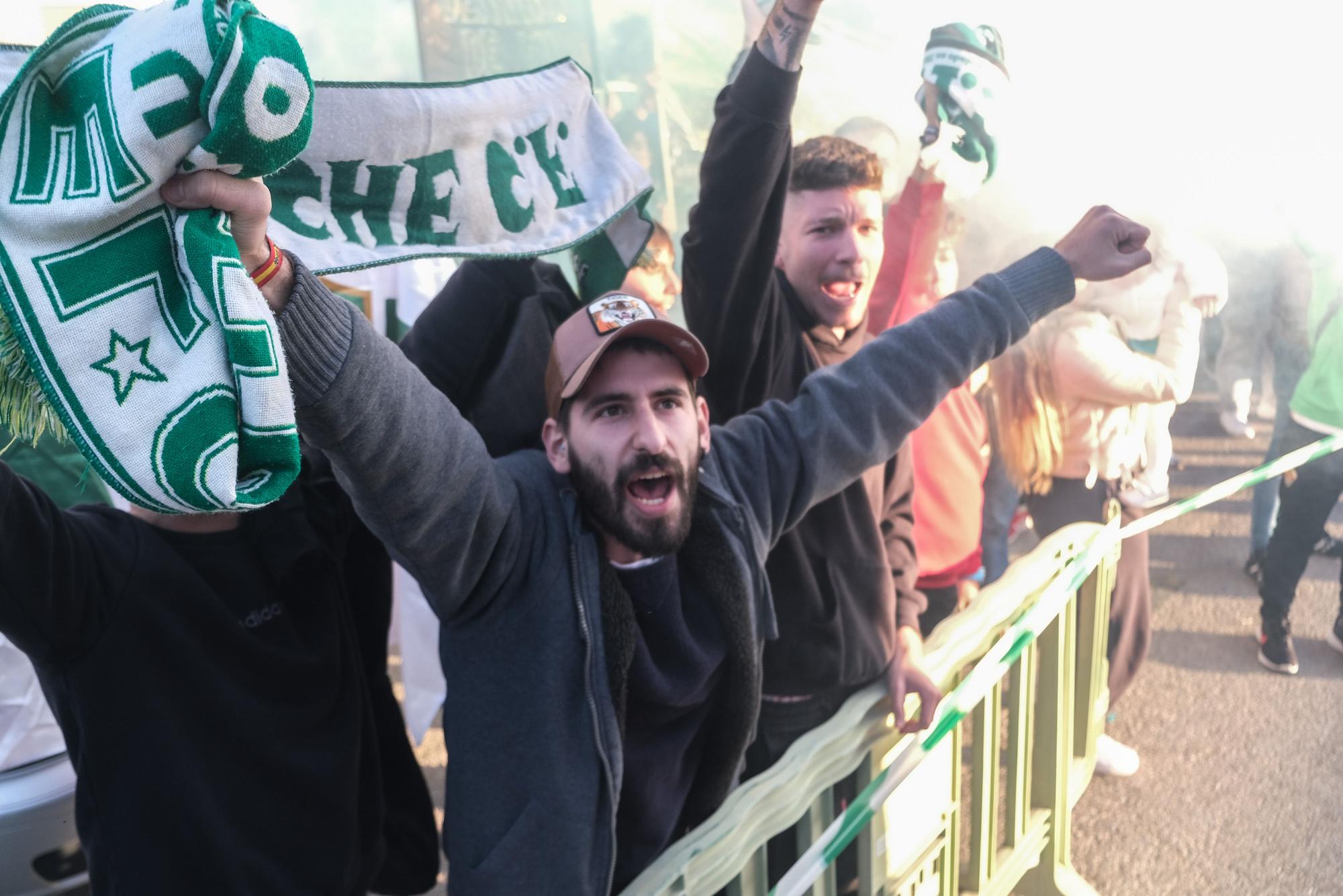 Así ha despedido la afición del Elche CF a la plantilla en su partida hacia Sevilla