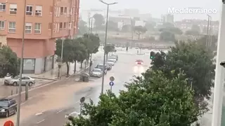 Vídeo: La fuerte tromba de agua causa estragos en las calles de Castelló