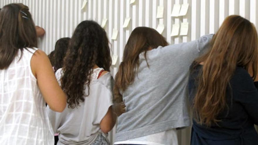 Varios niños en una actividad educativa en el Museo Thyssen.