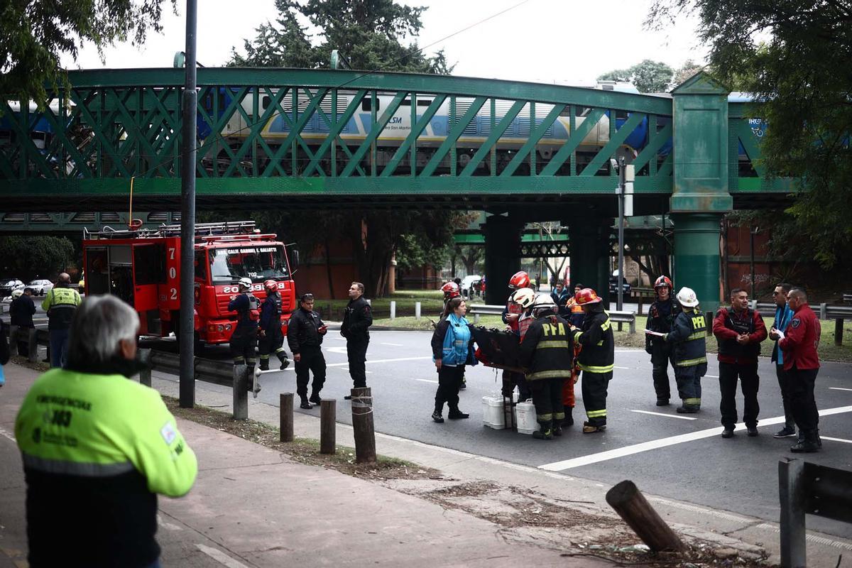 Tren de pasajeros se estrelló contra un tren de mantenimiento en Buenos Aires, dejando al menos 30 personas hospitalizadas, dos de las cuales estaban en estado grave