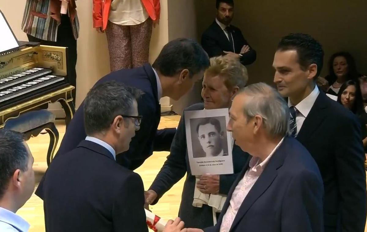 Sánchez celebra la llei de memòria democràtica i insta Espanya a construir «un relat compartit» Sánchez celebra la llei de memòria democràtica i insta Espanya a construir «un relat compartit»