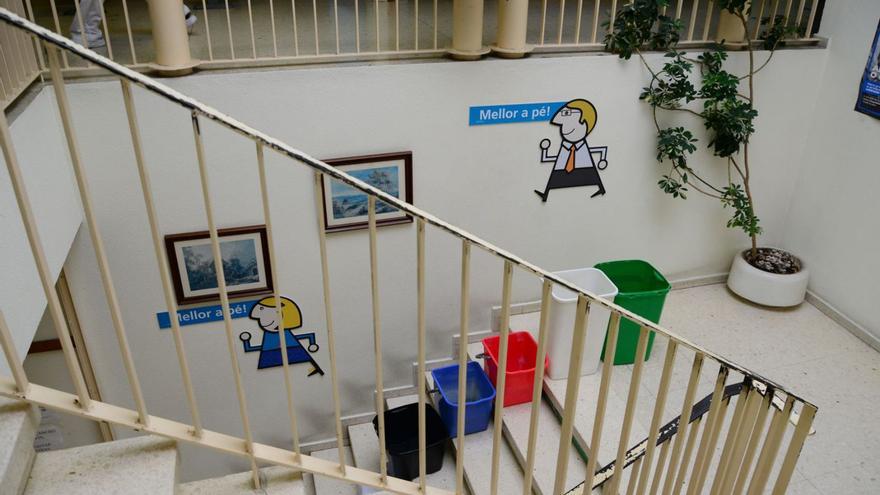 Un problema en las canaletas causa intensas goteras en el centro de salud de Moaña