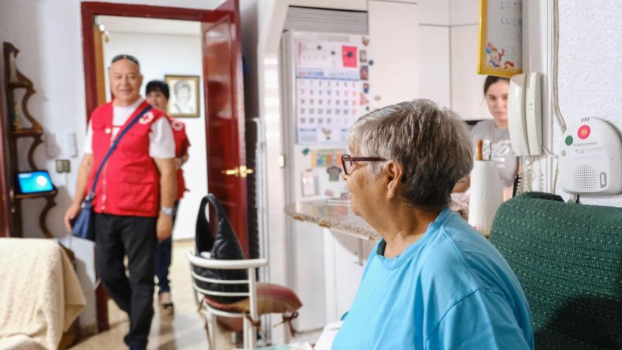 Un servicio municipal ayudará a salir de la soledad a mayores de 70 años en Elche