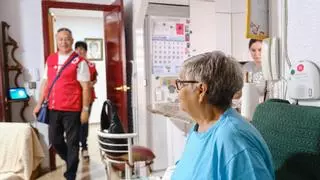 Un servicio municipal ayudará a salir de la soledad a mayores de 70 años en Elche