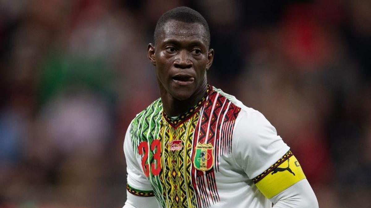 Dieng, con la camiseta de Mali