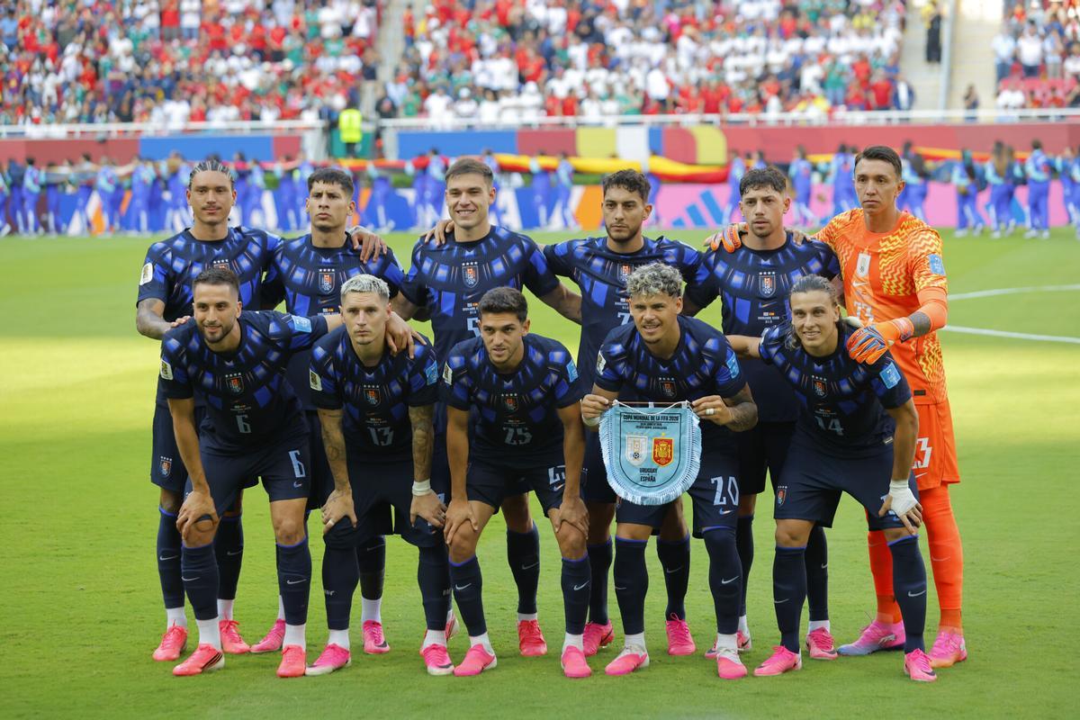 Los once titulares de la selección uruguaya