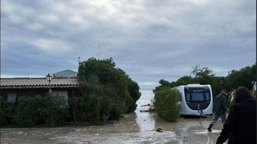 El temporal pone en jaque un camping de Sagunt