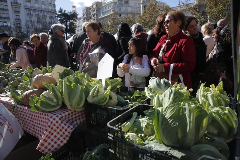 Los productos de proximidad llegan a la ciudad en "De l'horta a la plaça"