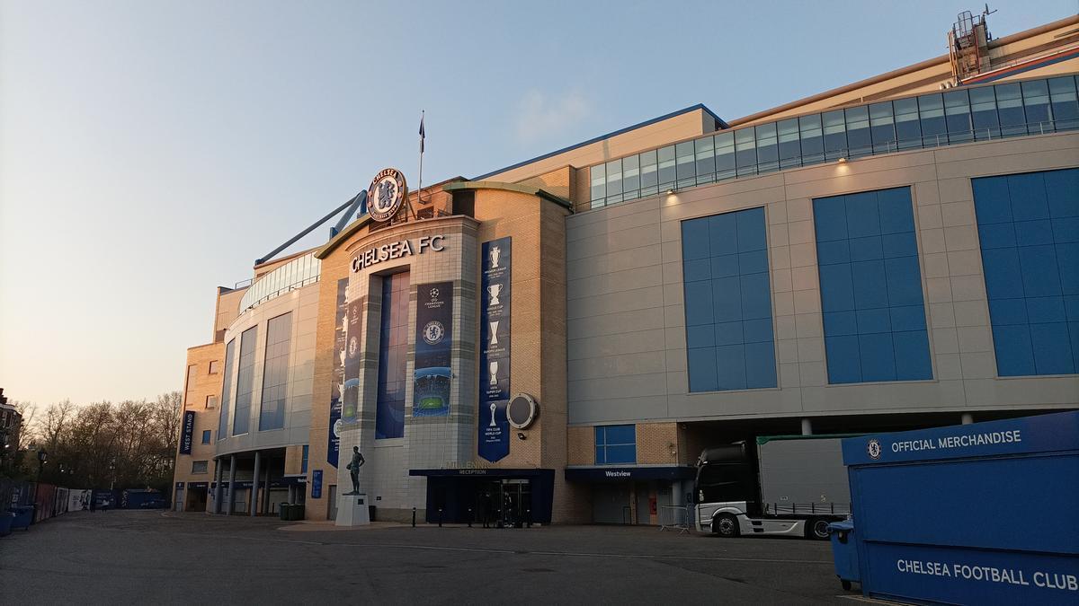 Exterior de Stamford Bridge.