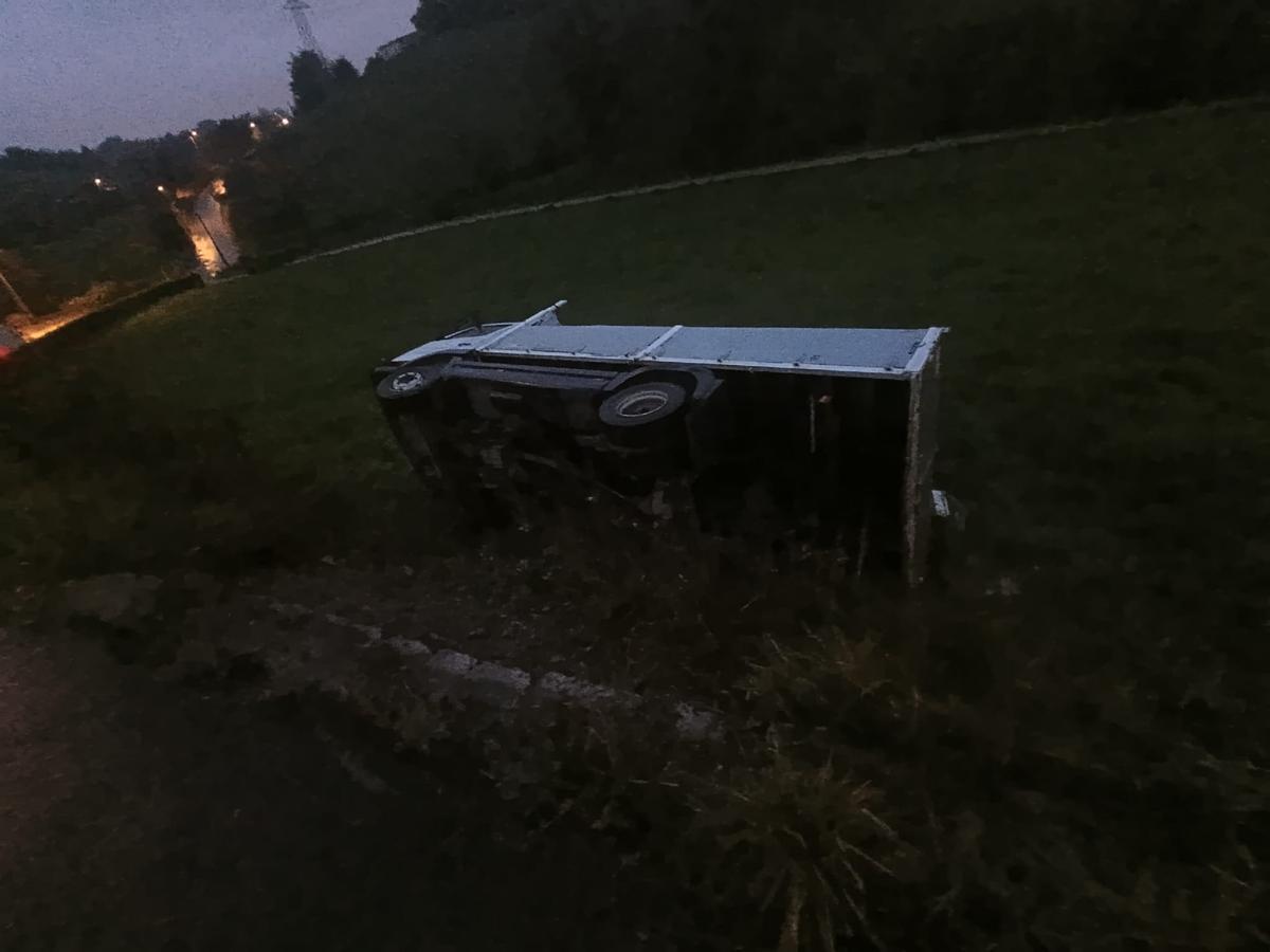 El camión siniestrado.