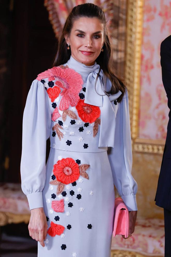 La reina Letizia sin mascarilla en el tradicional almuerzo con motivo de la ceremonia de entrega del Premio Cervantes