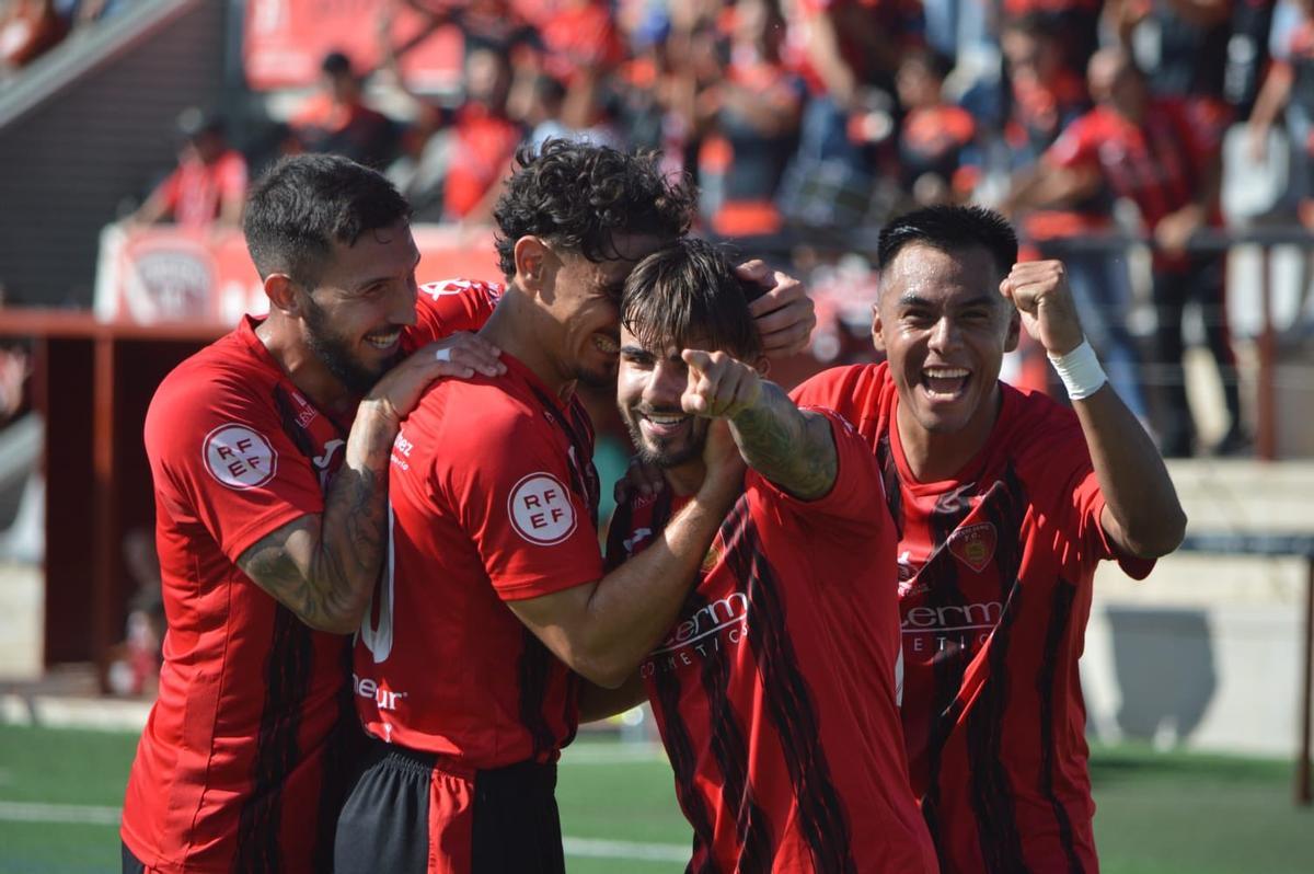 Jugadores del Salerm celebran uno de los goles marcados este curso.