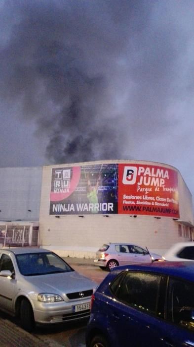 Trampolinpark in Palma nach Feuer evakuliert