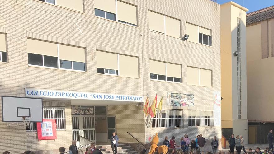 Confinan a más de 200 alumnos de Infantil y Primaria de un colegio de Tavernes