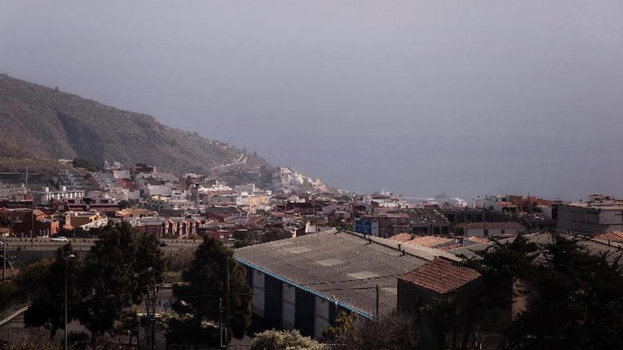 Panorámica de Anaga durante un episodio de calima.