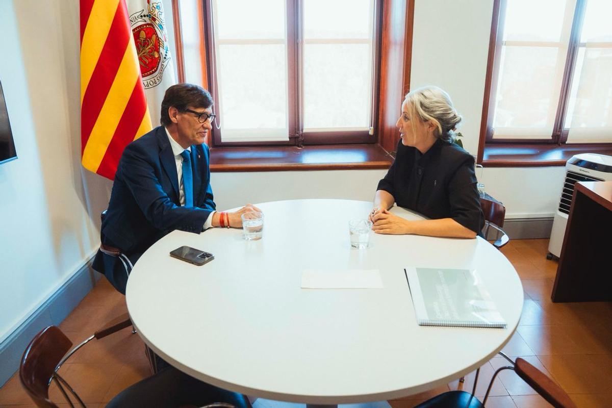 Un moment de la reunió de l'alcaldessa de Cardona amb el president Salvador Illa a l'ajuntament