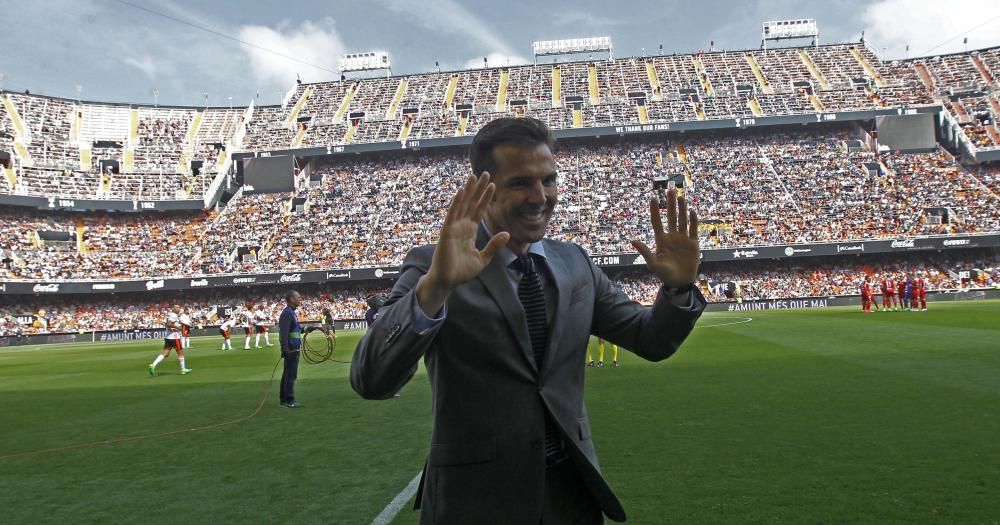 Mestalla se rinde a Carlos Marchena