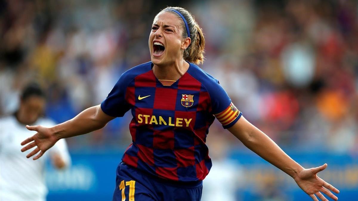 Alexia festejando un gol del Barça en un partido de la Primera Iberdrola