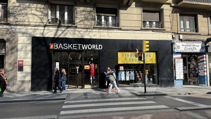 Cierra Basket World, la tienda especializada en baloncesto y NBA del centro de Zaragoza