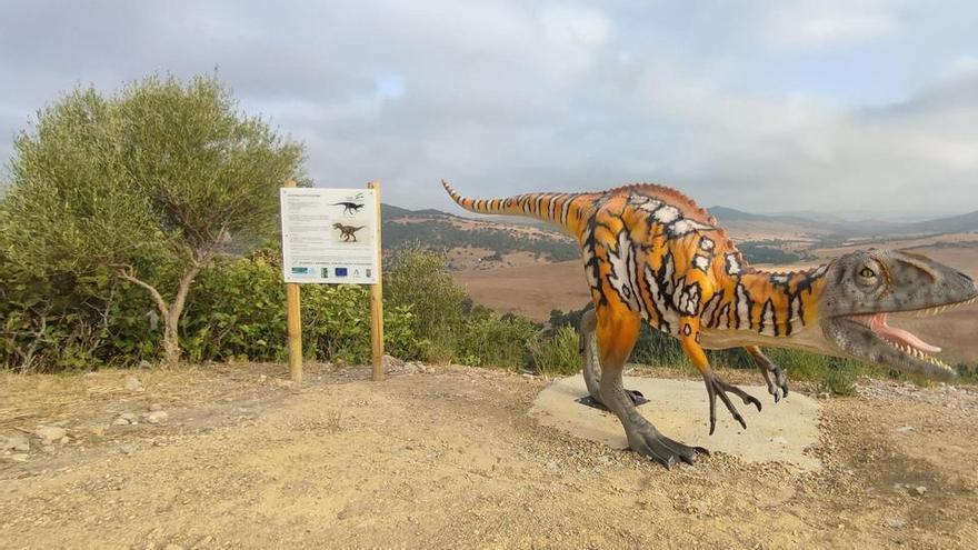 El pueblo de Cádiz a 90 minutos de Sevilla con un 'Jurassic Park' de entrada libre: réplicas a tamaño real y rutas entre la naturaleza