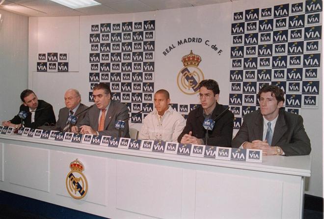 Rueda de prensa de Predrag Mijatovic, Alfredo Di Stefano, Lorenzo Sanz, Roberto Carlos, Raúl González y Davor Suker el 14 de enero de 1998.