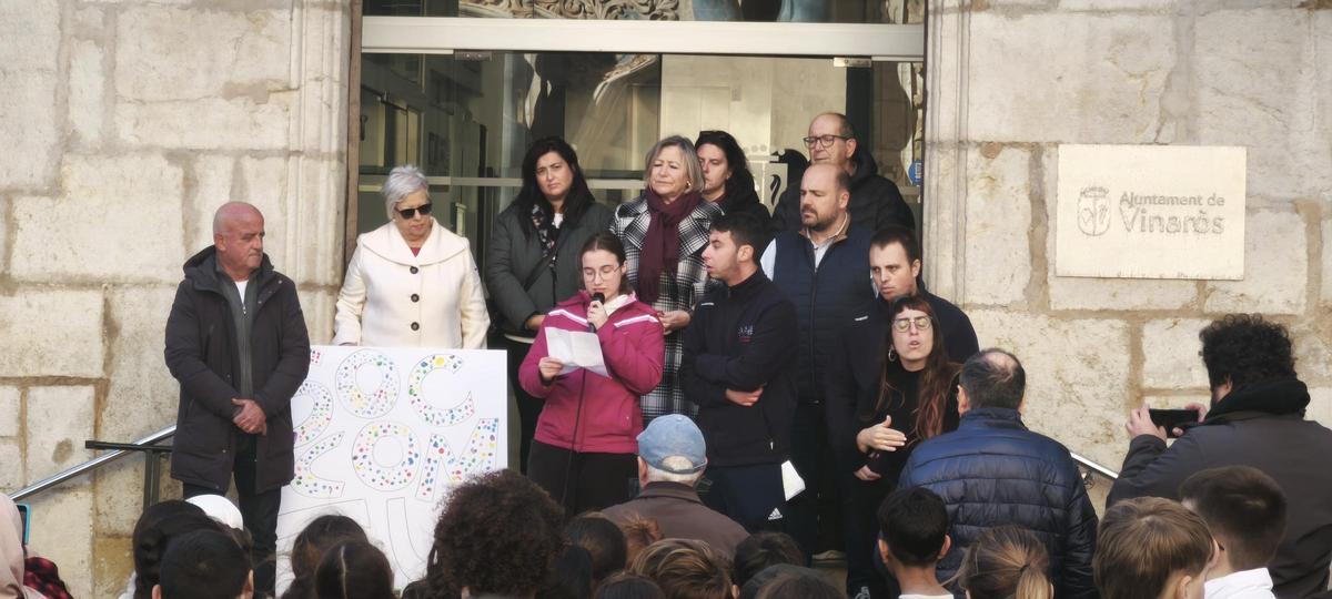 A la plaça Parroquial de Vinaròs es va procedir a la lectura del manifest.