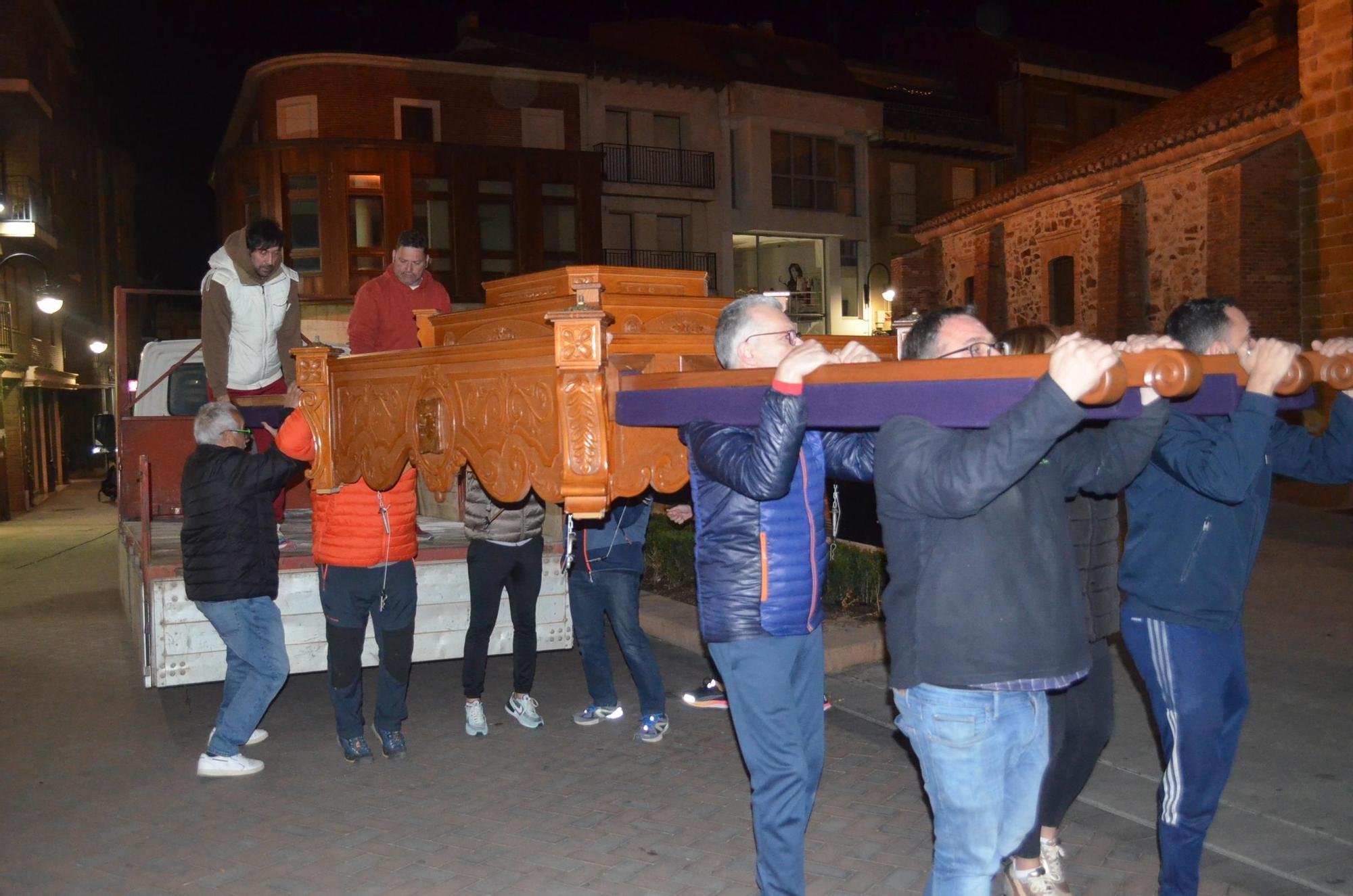 Semana Santa Benavente 2024: Así prepara la Cofradía de Jesús Nazareno las andas