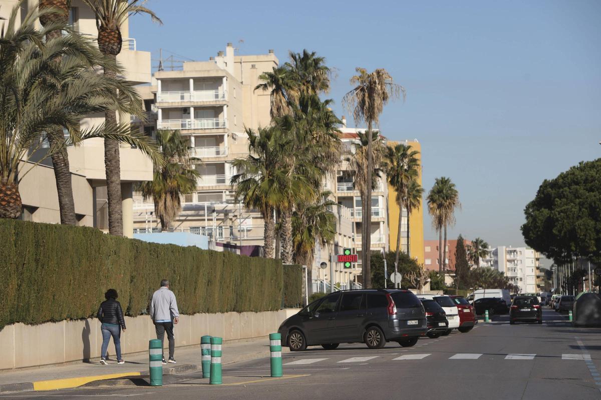 Viviendas en el núcleo de la playa de Canet d'en Berenguer.